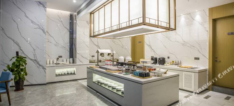 白玉兰酒店(镇江南站绿地广场店)图片
