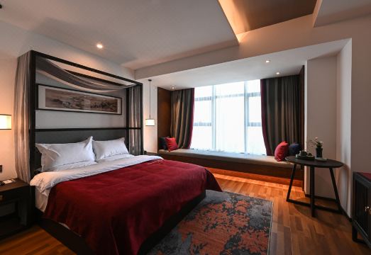 QIANNA HOTEL (Gongyi Huaxi Square)Hotel Overview