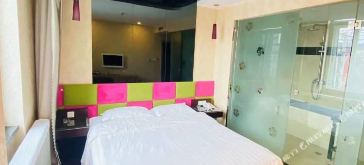 七彩时尚艺术宾馆(哈尔滨师范大学店)图片