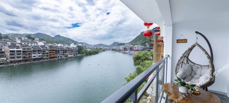 远腾雨下·云上江景民宿(镇远古镇店)图片