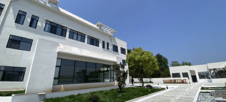 巨石山一心山居图片