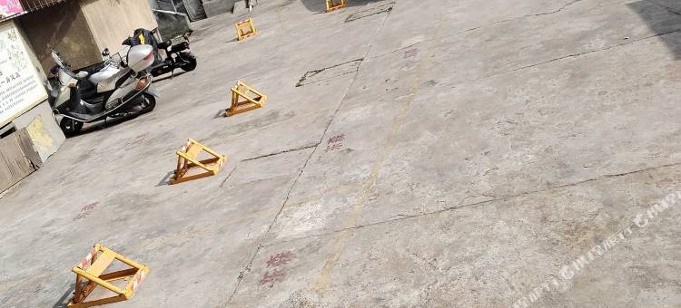 东森假日酒店(峨边步行街店)图片