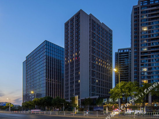 斯维登电竞酒店(烟台火车站吾悦广场店)