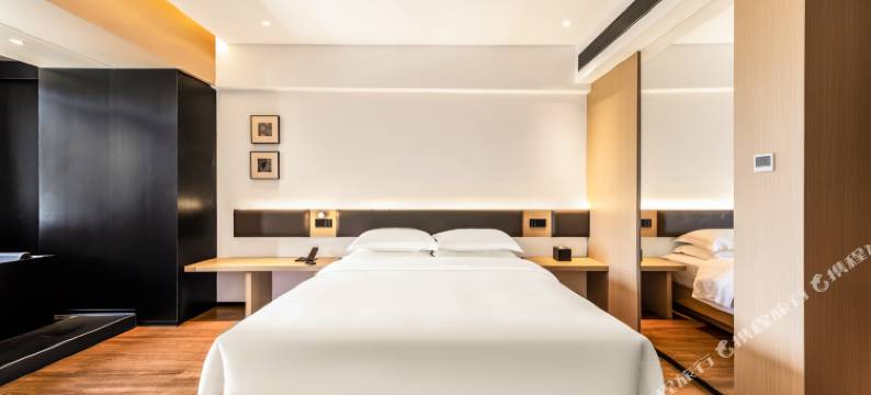 君城·设计师酒店(湛江高铁北站鼎盛广场店)图片