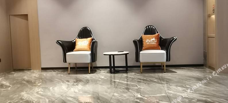 逸喆Plus酒店(宾阳力沃广场凤凰湖公园店)图片