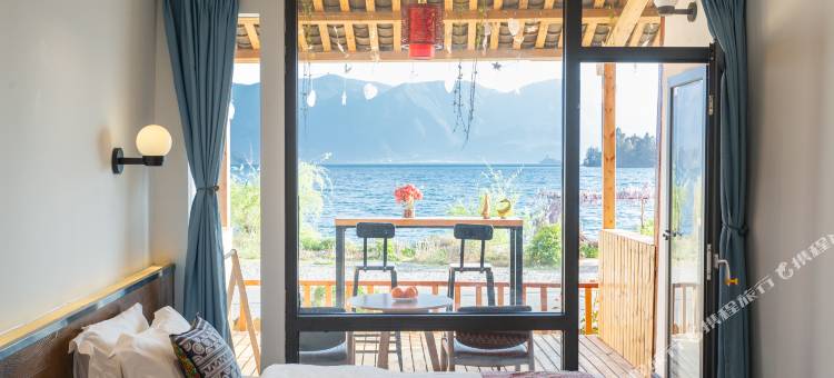 泸沽湖六间房私人庭院湖景民宿图片
