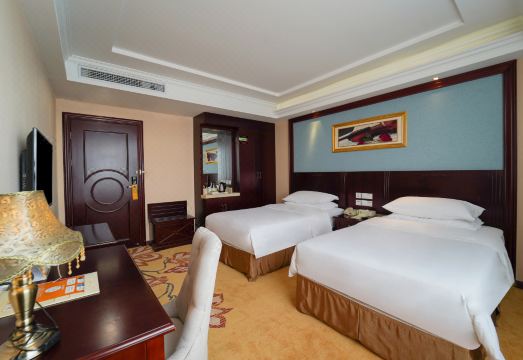 Vienna Hotel (Shanghai Jinqiao Park Taierzhuang Road Subway Station)Hotel Overview