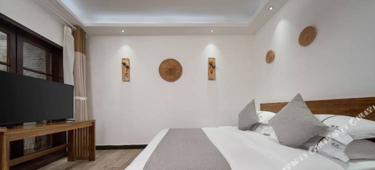 凤凰等李庭院客栈(古城东门店)图片