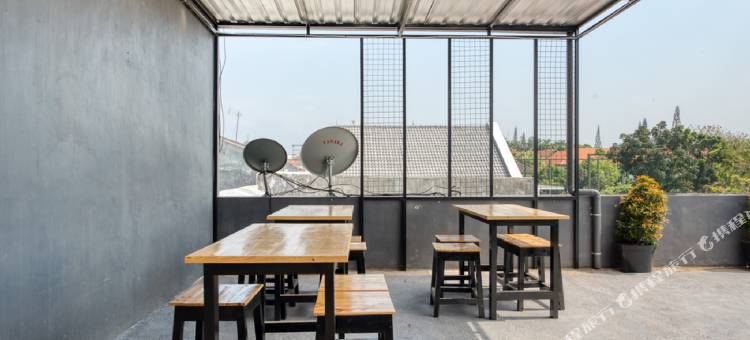 红多兹伊斯兰酒店-J1曾格尔阿亚姆达拉姆(RedDoorz Syariah @ Jl. Cengger Ayam Dalam)图片