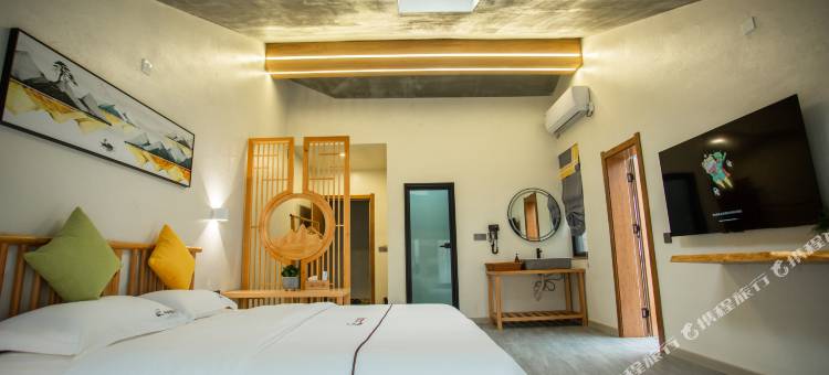 山舍·森林氧吧·溪畔观景设计师美宿(老君山云景索道店)图片