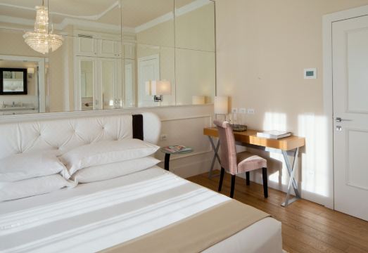 Suite Milano Duomo Hotel Overview