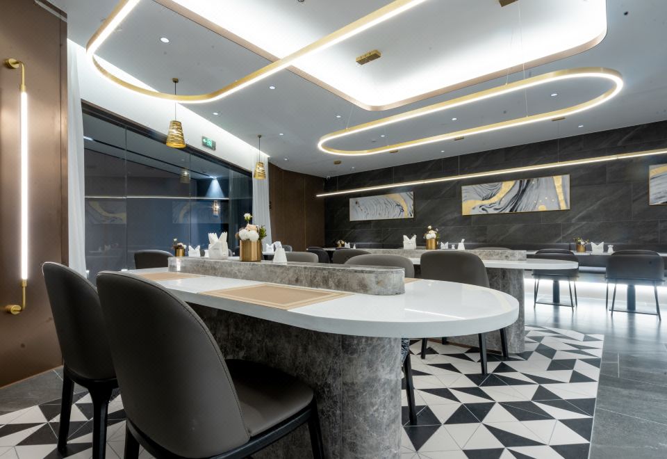 Homeinn Plus Hotel (Pei County Zhongjin Plaza) Hotel Overview