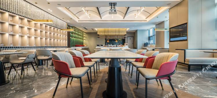 成都东站绿地468中心亚朵酒店图片