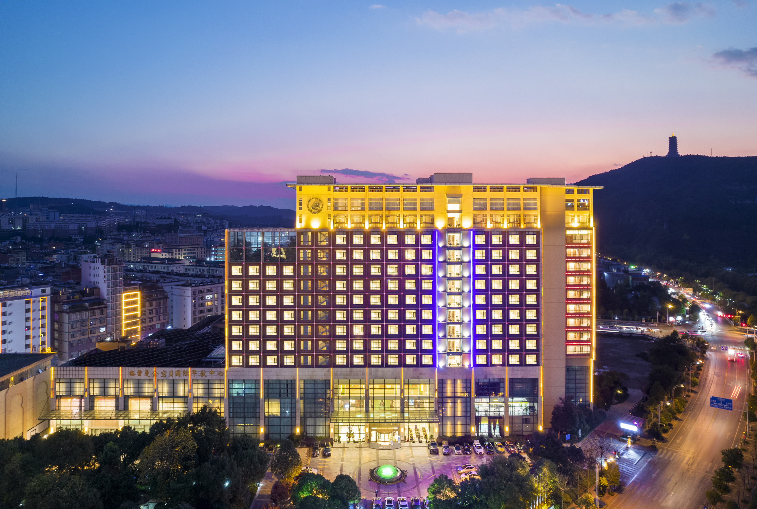 Guanfang Hotel QujingOver view