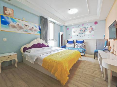 芭提雅电影民宿(青岛鲁邦风情街店)