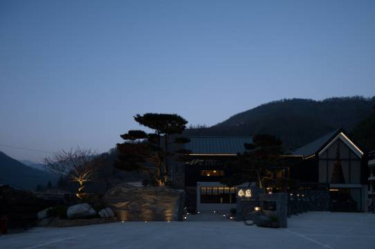 海螺沟米麓SOOOAN·雪山观景·隐奢温泉度假民宿(冰川森林公园店)图片