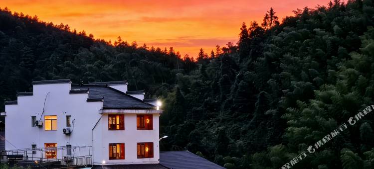 云梯小筑·中式原木风观山景休闲度假 Villa 民宿(云和梯田景区店)图片