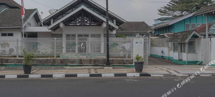 红多兹苏卡布米惹兰街玛塔迪娜塔酒店(RedDoorz @ Jalan R.E. Martadinata Sukabumi)图片