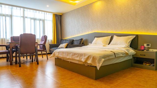 布拖金索玛大酒店