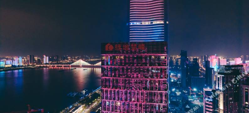 六月江景酒店(武汉绿地国际金融城武昌江滩店)图片