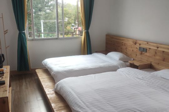 查看更多恭城莲花镇红岩村风雨桥旁香枫广场显示地图民宿恭城红岩香