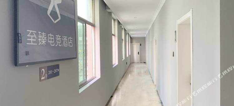 公交至臻电竞酒店(临沂和谐广场店)图片