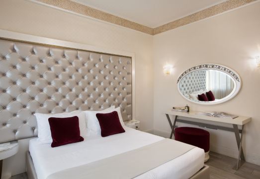 Suite Milano Duomo Hotel Overview
