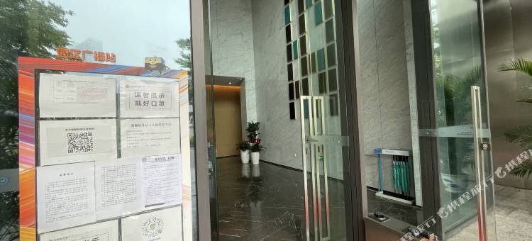 Two乐逸行政公寓(大运体育馆丰隆深港店)图片