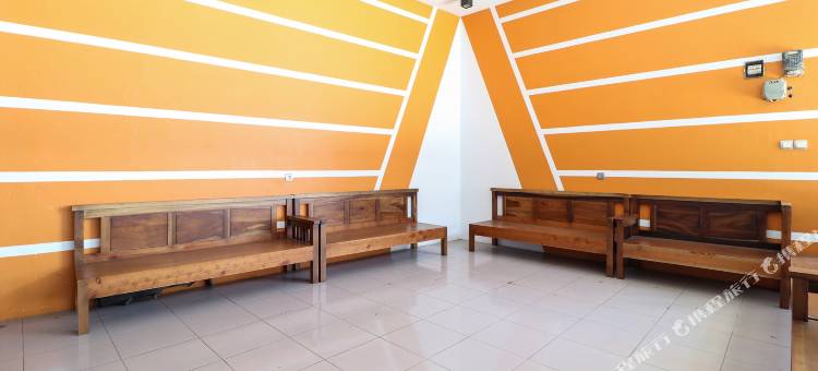 O 加鲁特酒店靠近塔罗贡广场(原维斯玛埃提加)(RedDoorz at Merdeka Street Garut)图片