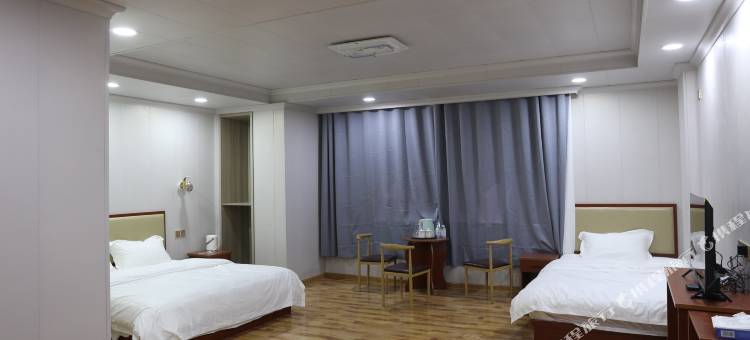 萨嘎新成假日酒店图片