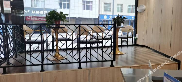 镇巴德林商旅酒店图片