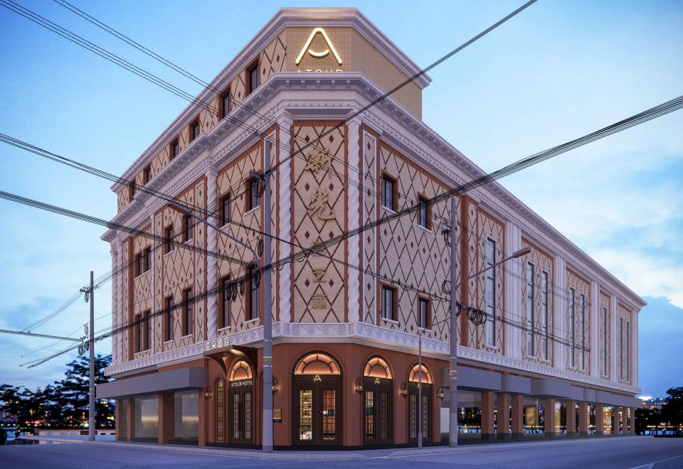 上海人民广场南京路步行街亚朵酒店外景图