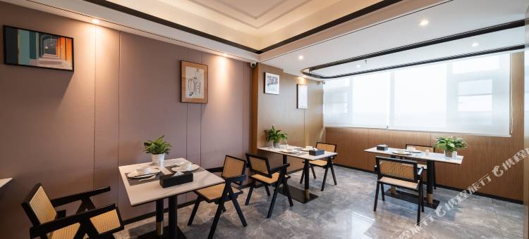 万澳致选酒店(西安丈八一路地铁站绿地中心店)图片