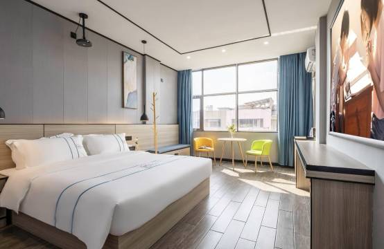 万和佳酒店(长沙高铁南站雨花区政府地铁站店)