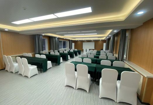 哈尔滨臻途酒店（中央大街店）外景图