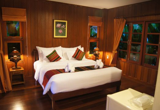 Maikaew Damnoen Resort Hotel Overview