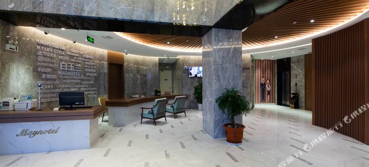 白玉兰酒店(平泉府前花园店)图片