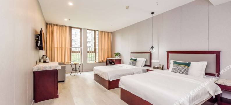 郡皇酒店(重庆火车西站彩云湖地铁站店)图片