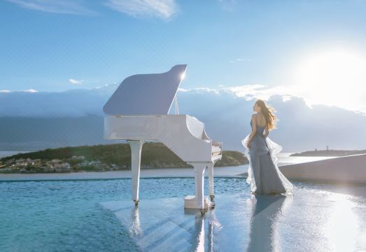 Sound on the Clouds Hotel Santorini, Dali Hotel Overview