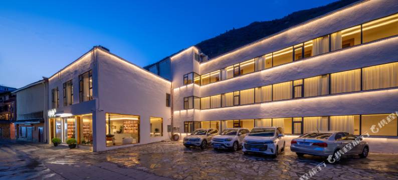 九寨沟九云居假日美宿图片