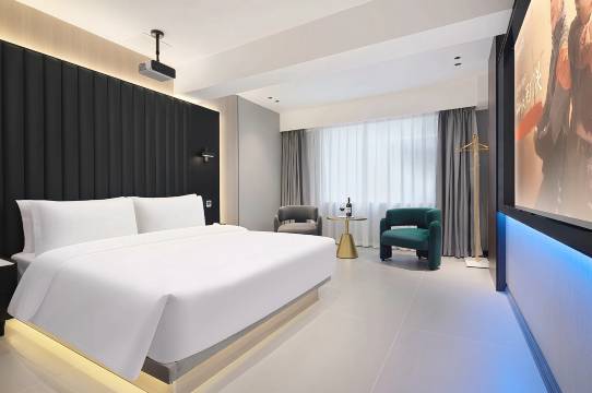 尚美CC影院民宿(西安朱宏路大风阁地铁站店)