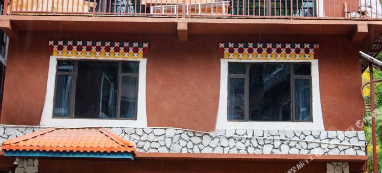 黑水彩林之畔藏舍民宿图片