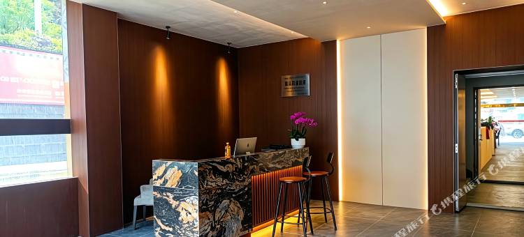 康巴藏驿·花园酒店(雅江318国道店)图片