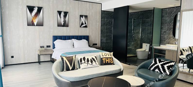 雷波马湖假日酒店图片