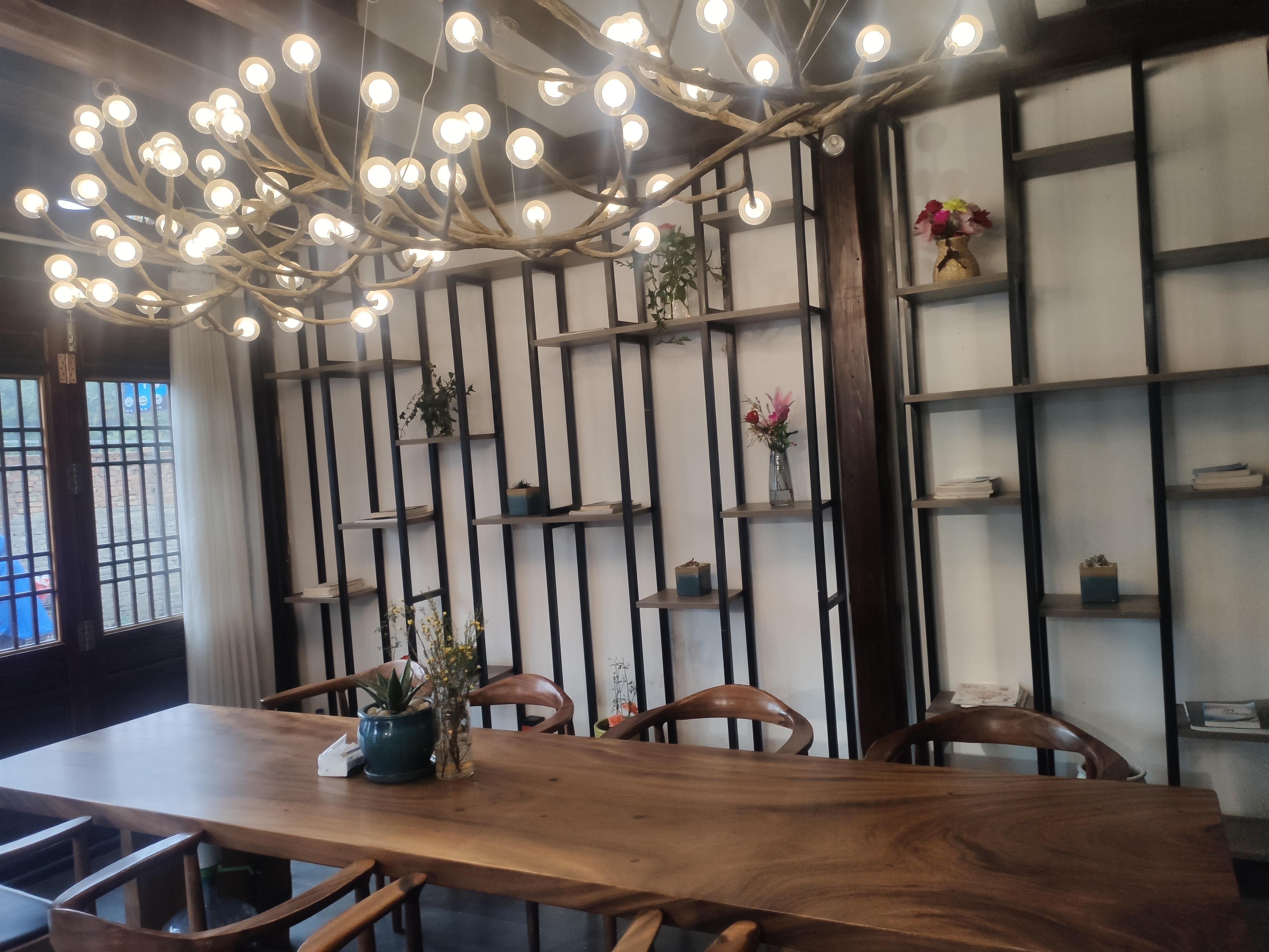 Fangxian Yunzhong Jinshu Electric Sports B&B Over view