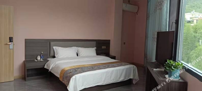 富宁臣兴酒店图片