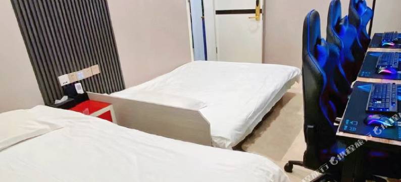 上海怡卿主题酒店(华鹏路地铁站店)图片