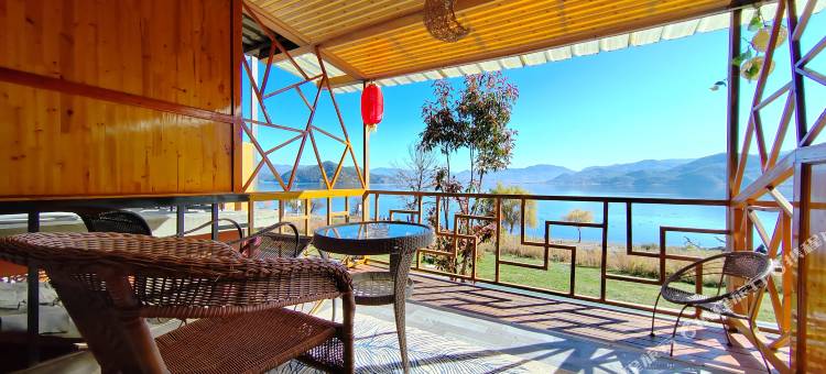 泸沽湖水岸花宿客栈图片