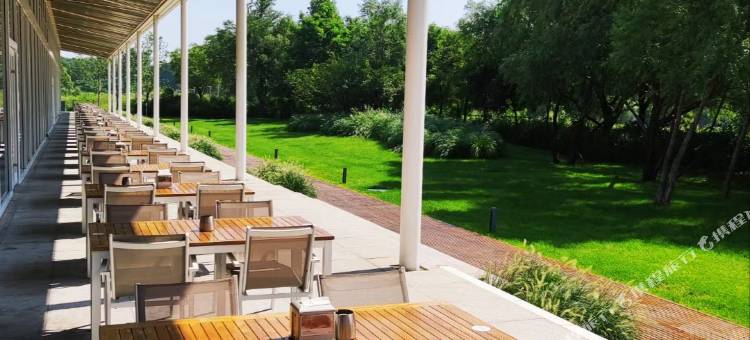 沐光里海边民宿(孤独图书馆礼堂店)图片