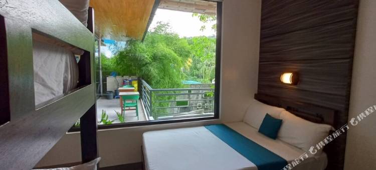 潘索尔安东阁楼设计师度假村(RedDoorz @ Anton's Loft Designer Resort Pansol Calamba Laguna)图片